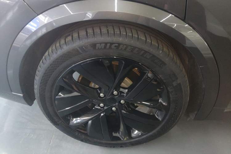 Used Li Auto L9 2022 Max model Right Rear Wheel Hub