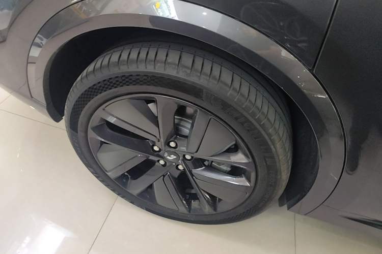 Used Li Auto L9 2022 Max model Right Rear Wheel Hub
