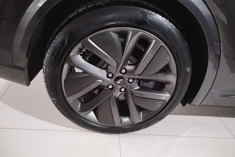 Used Li Auto L9 2022 Max model Right Rear Wheel Hub
