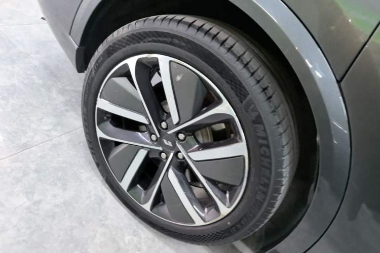 Used Li Auto L9 2022 Max model Right Rear Wheel Hub