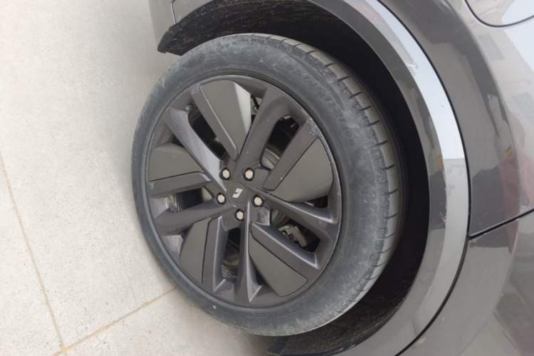 Used Li Auto L9 2022 Max model Right Rear Wheel Hub