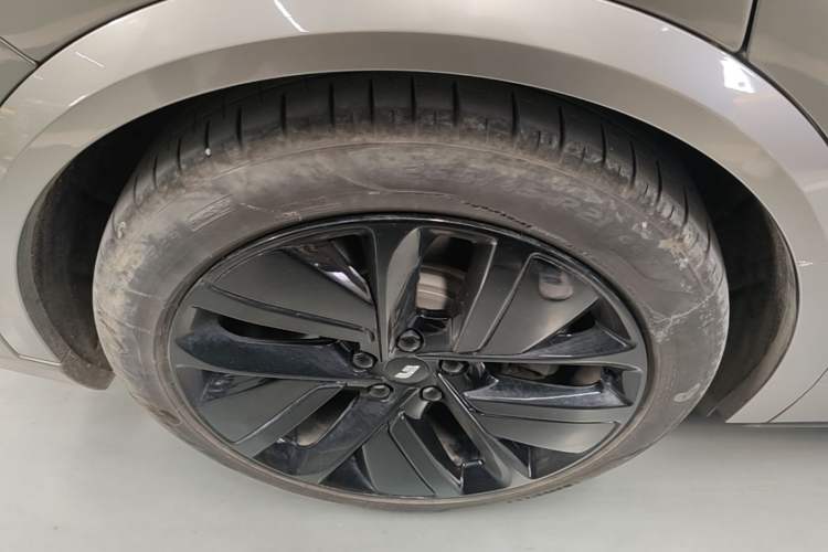 Used Li Auto L9 2022 Max model Right Rear Wheel Hub