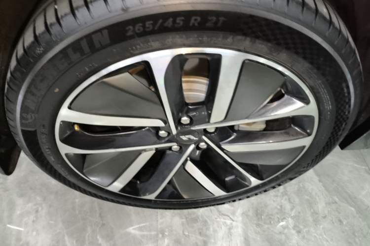 Used Li Auto L9 2022 Max model Right Rear Wheel Hub