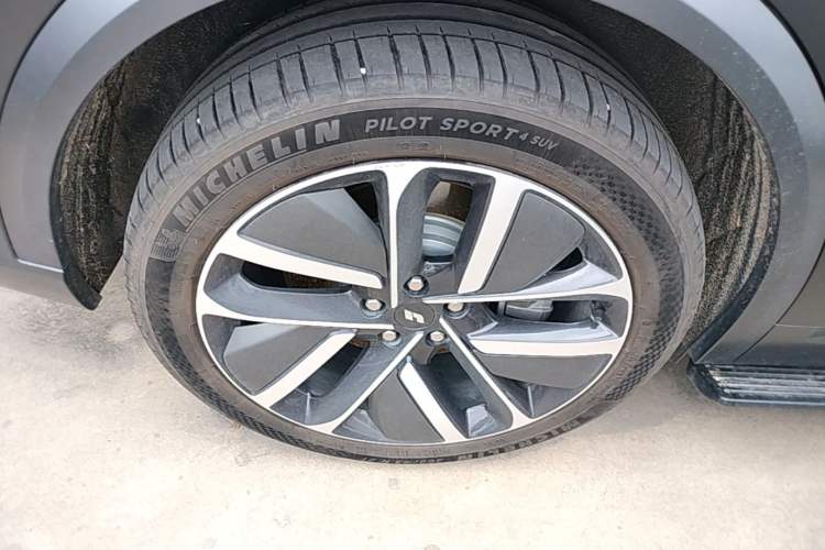 Used Li Auto L9 2022 Max model Right Rear Wheel Hub
