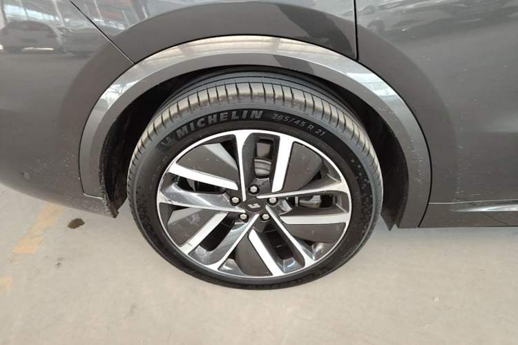 Used Li Auto L9 2022 Max model Right Rear Wheel Hub