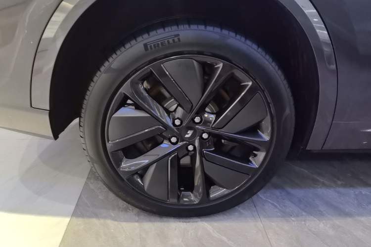 Used Li Auto L9 2022 Max model Right Rear Wheel Hub