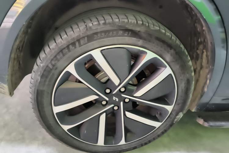Used Li Auto L9 2022 Max model Right Rear Wheel Hub