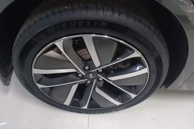 Used Li Auto L9 2022 Max model Right Rear Wheel Hub