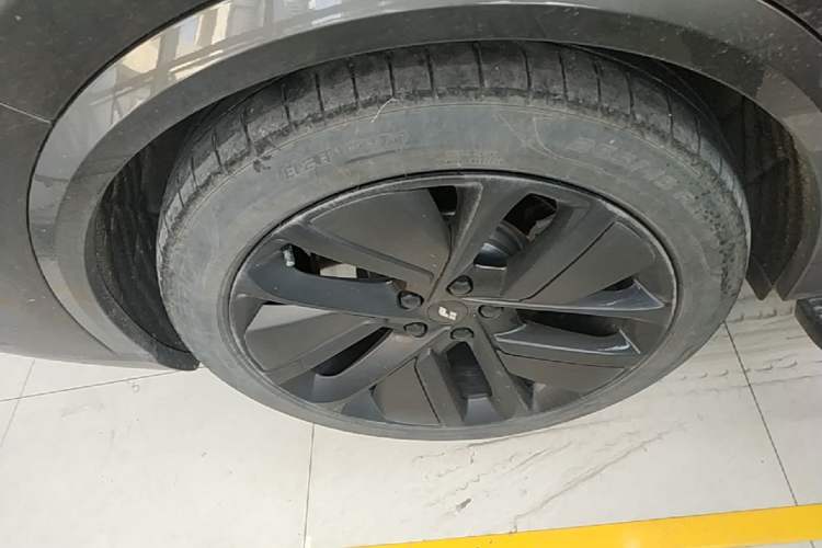 Used Li Auto L9 2022 Max model Right Rear Wheel Hub