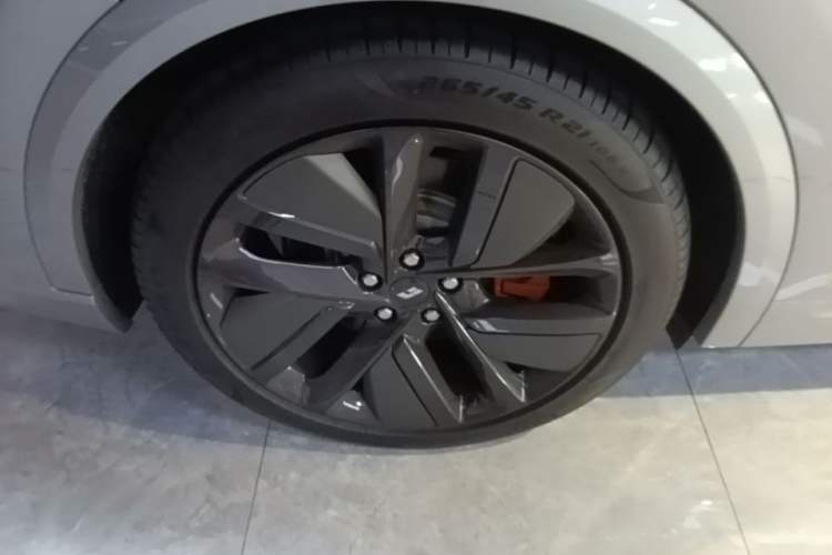 Used Li Auto L9 2022 Max model Right Rear Wheel Hub