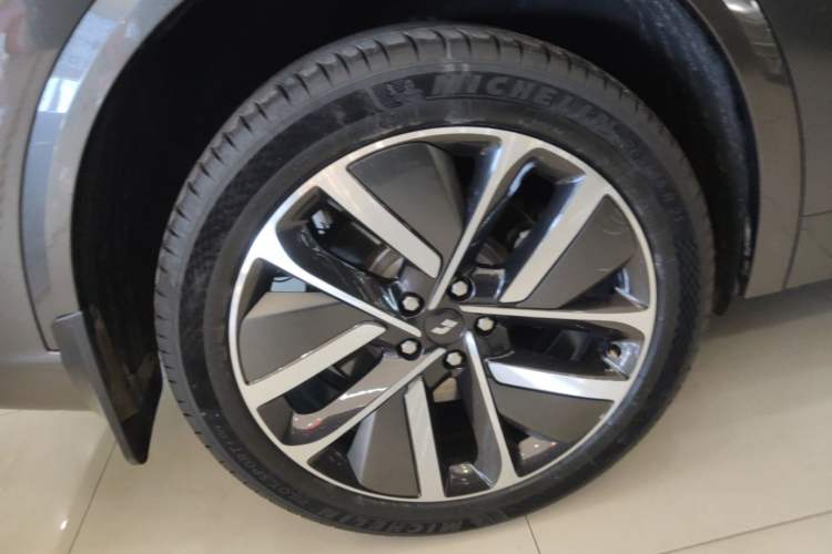 Used Li Auto L9 2022 Max model Right Rear Wheel Hub