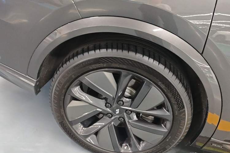Used Li Auto L9 2022 Max model Right Rear Wheel Hub