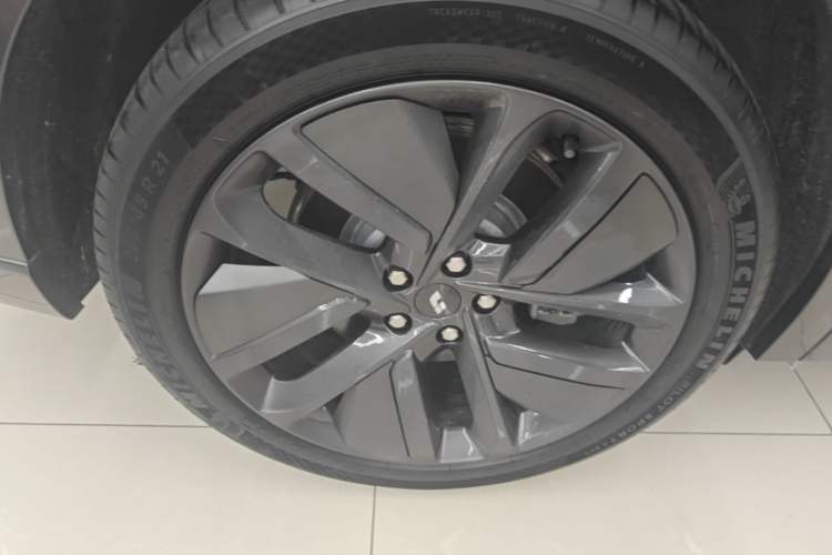 Used Li Auto L9 2022 Max model Right Rear Wheel Hub