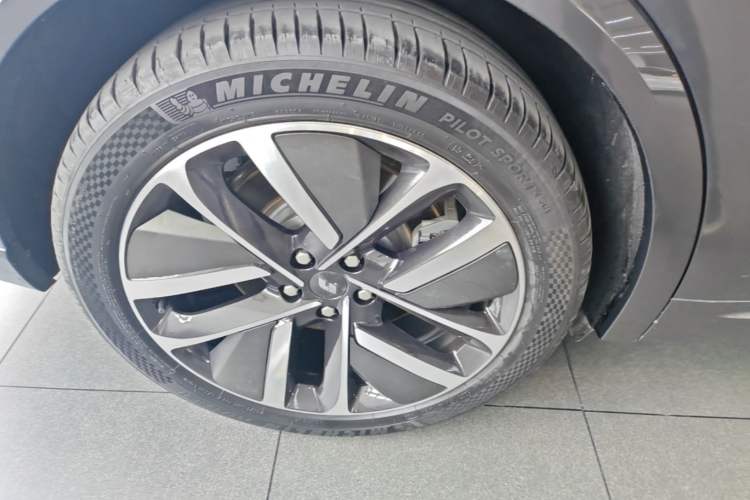 Used Li Auto L9 2022 Max model Right Rear Wheel Hub