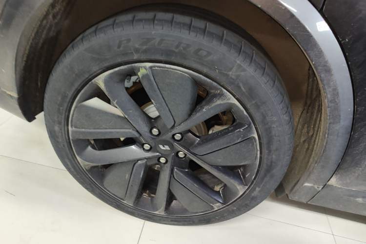 Used Li Auto L9 2022 Max model Right Rear Wheel Hub