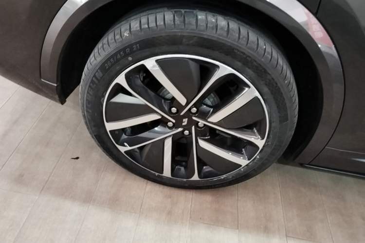 Used Li Auto L9 2022 Max model Right Rear Wheel Hub
