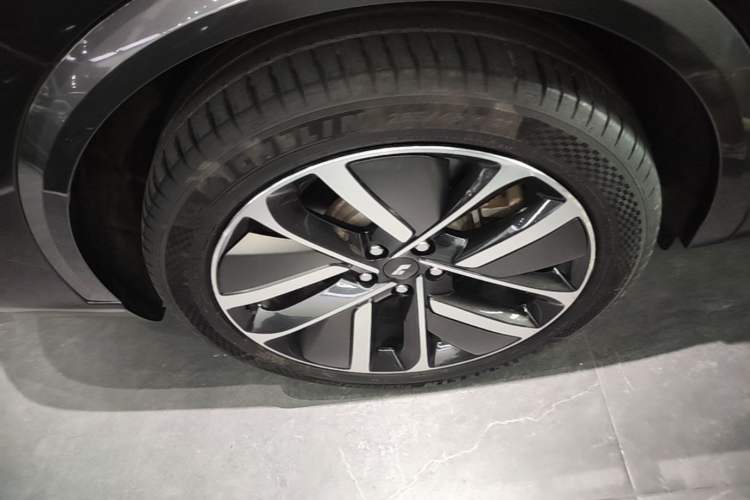 Used Li Auto L9 2022 Max model Right Rear Wheel Hub
