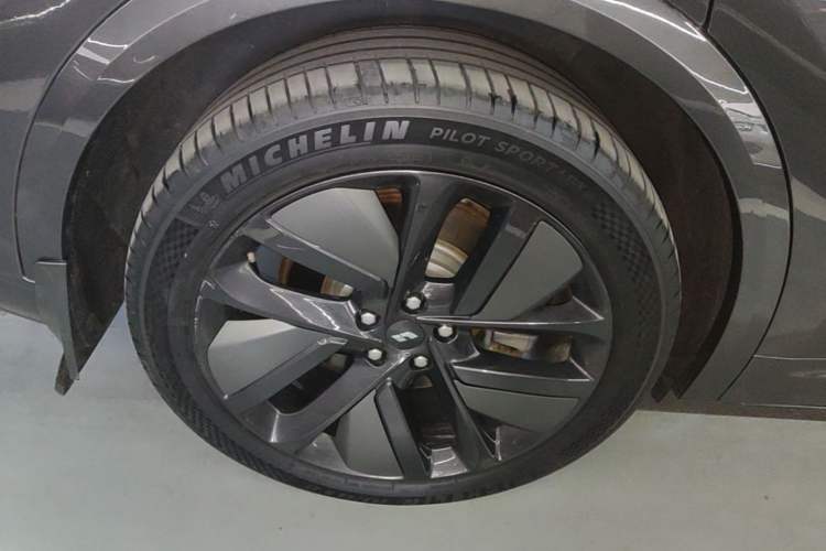 Used Li Auto L9 2022 Max model Right Rear Wheel Hub