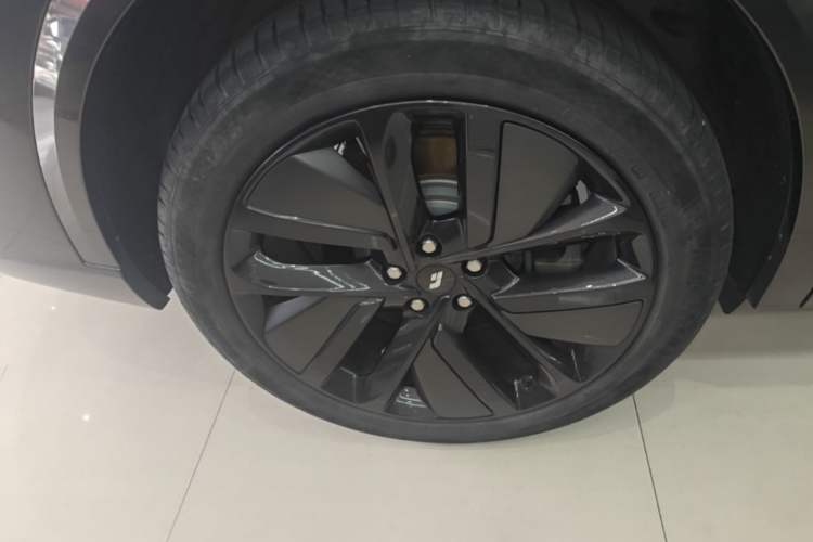 Used Li Auto L9 2022 Max model Right Rear Wheel Hub