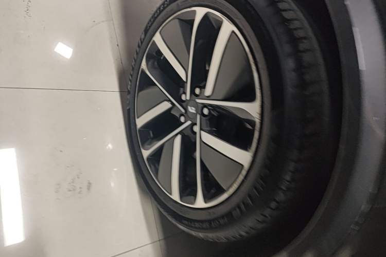Used Li Auto L9 2022 Max model Right Rear Wheel Hub