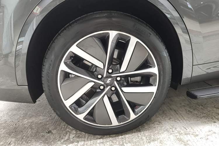 Used Li Auto L9 2022 Max model Right Rear Wheel Hub