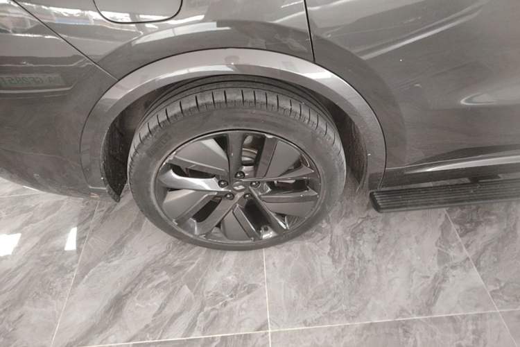 Used Li Auto L9 2022 Max model Right Rear Wheel Hub
