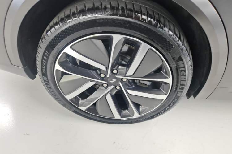 Used Li Auto L9 2022 Max model Right Rear Wheel Hub