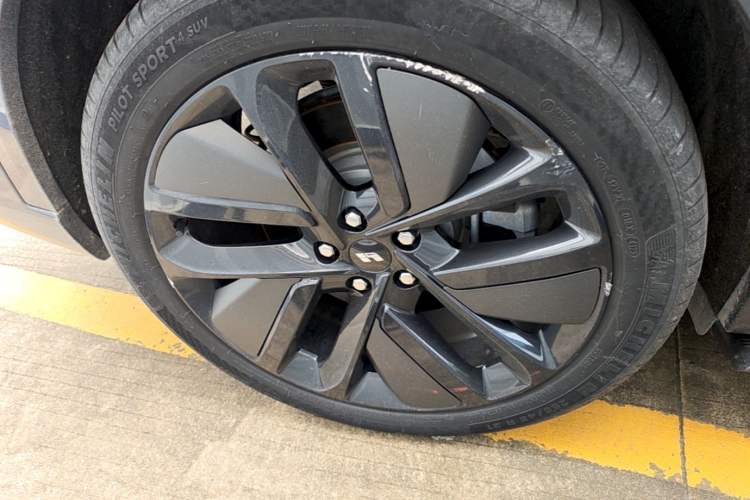 Used Li Auto L9 2022 Max model Right Rear Wheel Hub