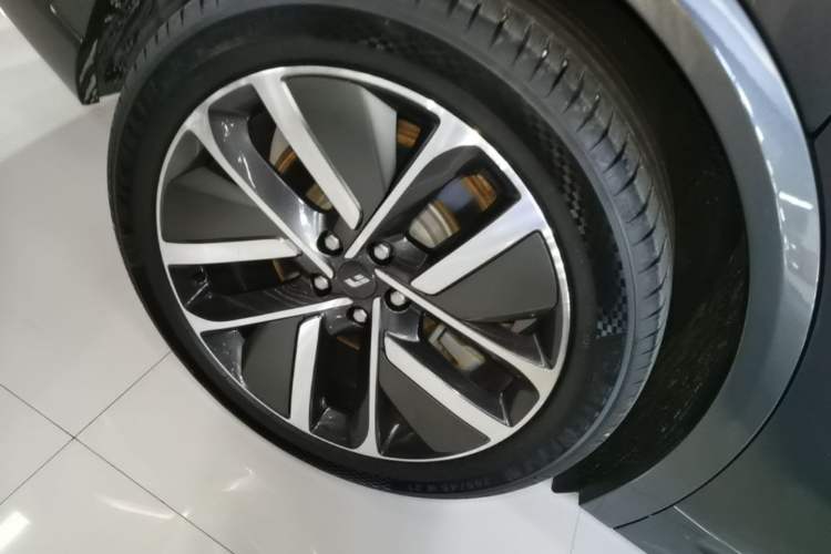Used Li Auto L9 2022 Max model Right Rear Wheel Hub