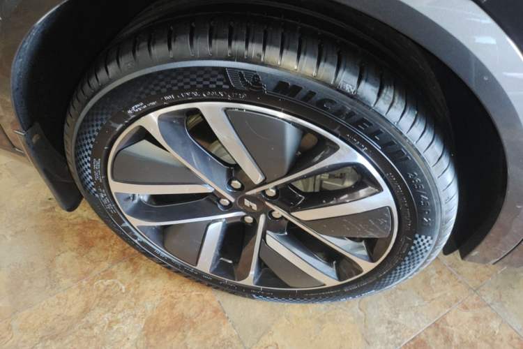 Used Li Auto L9 2022 Max model Right Rear Wheel Hub