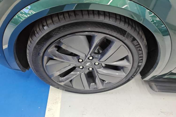 Used Li Auto L9 2022 Max model Exterior 4