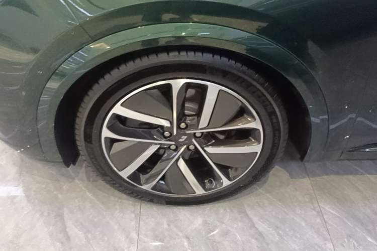 Used Li Auto L9 2022 Max model Exterior 4
