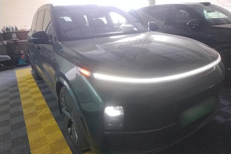 Used Li Auto L9 2022 Max model Front Right 45 Deg