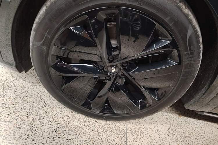 Used Li Auto L9 2022 Max model Left Front Wheel Hub