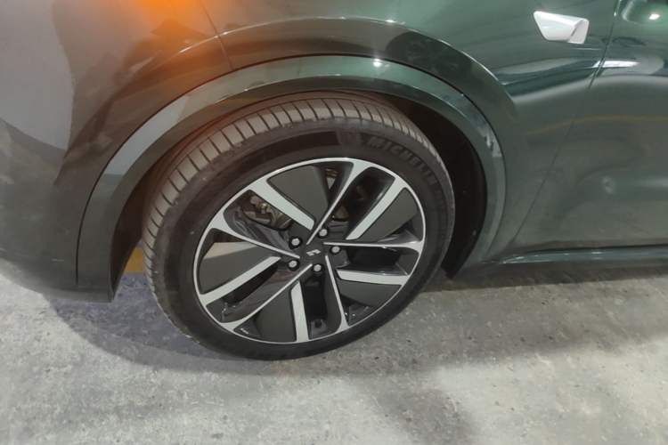 Used Li Auto L9 2022 Max model Left Front Wheel Hub