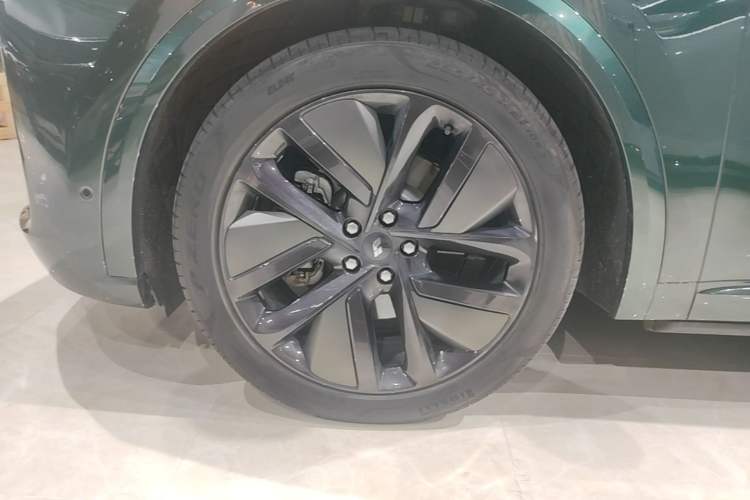 Used Li Auto L9 2022 Max model Left Front Wheel Hub