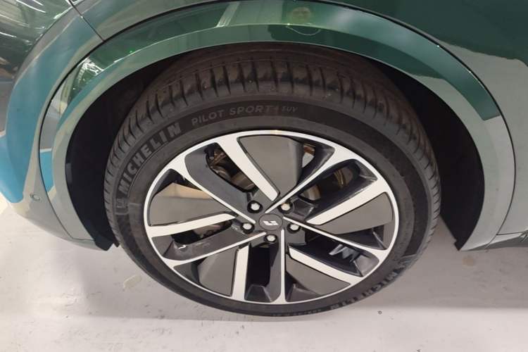 Used Li Auto L9 2022 Max model Left Front Wheel Hub