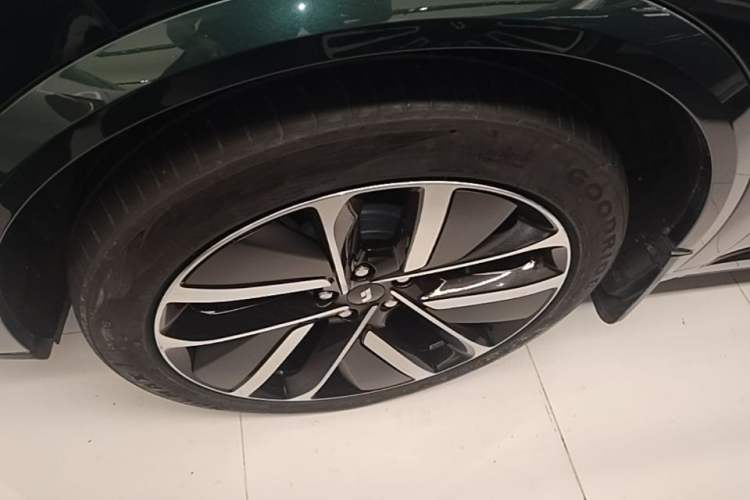 Used Li Auto L9 2022 Max model Left Front Wheel Hub