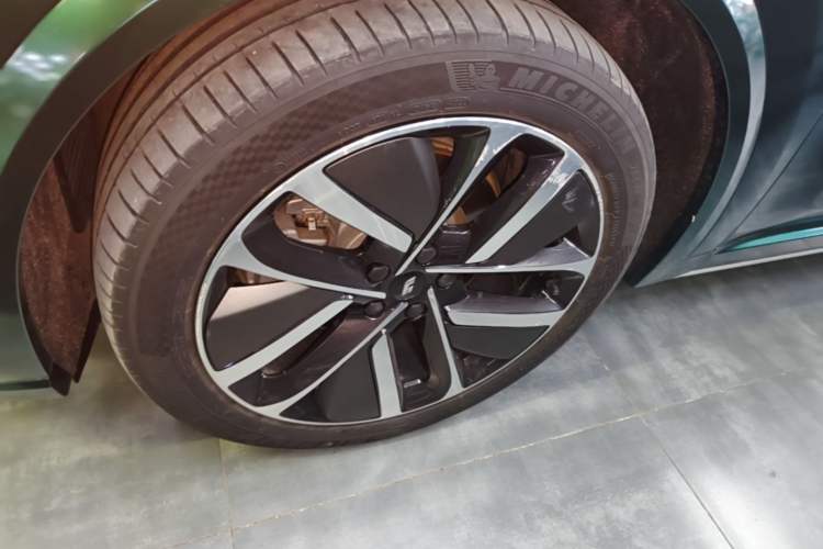 Used Li Auto L9 2022 Max model Left Front Wheel Hub