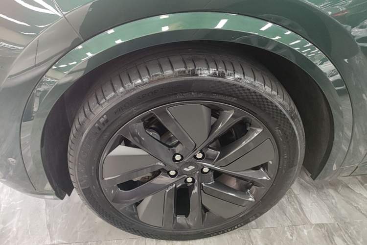 Used Li Auto L9 2022 Max model Left Front Wheel Hub