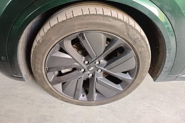 Used Li Auto L9 2022 Max model Left Front Wheel Hub