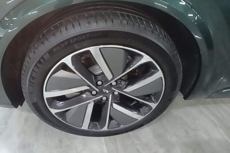Used Li Auto L9 2022 Max model Left Front Wheel Hub