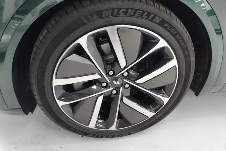 Used Li Auto L9 2022 Max model Left Front Wheel Hub