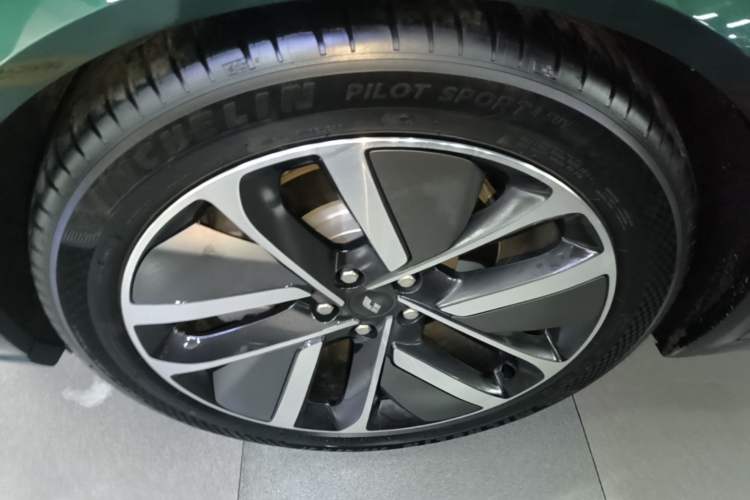 Used Li Auto L9 2022 Max model Left Front Wheel Hub