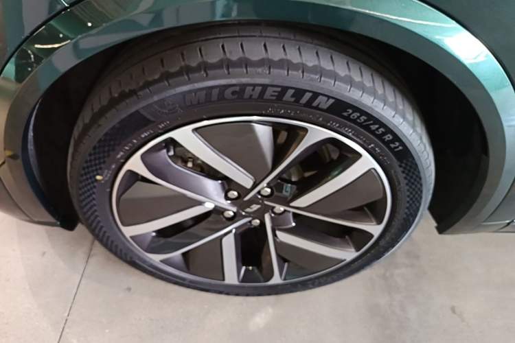 Used Li Auto L9 2022 Max model Left Front Wheel Hub