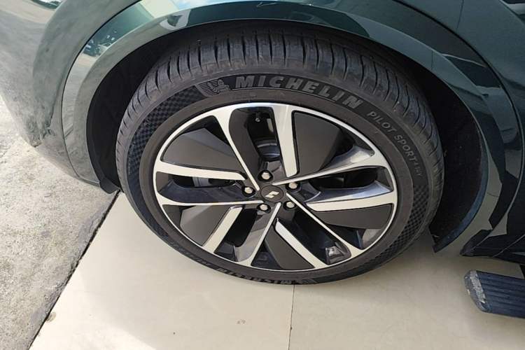 Used Li Auto L9 2022 Max model Left Front Wheel Hub