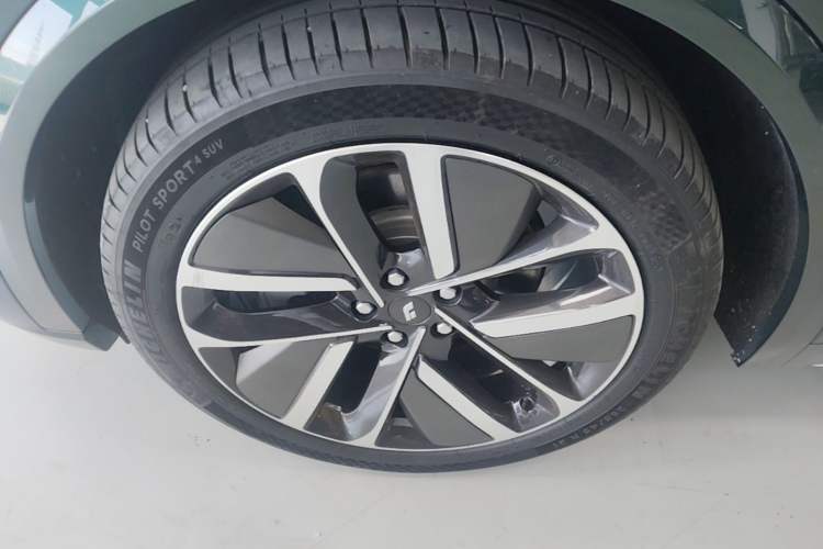 Used Li Auto L9 2022 Max model Left Front Wheel Hub