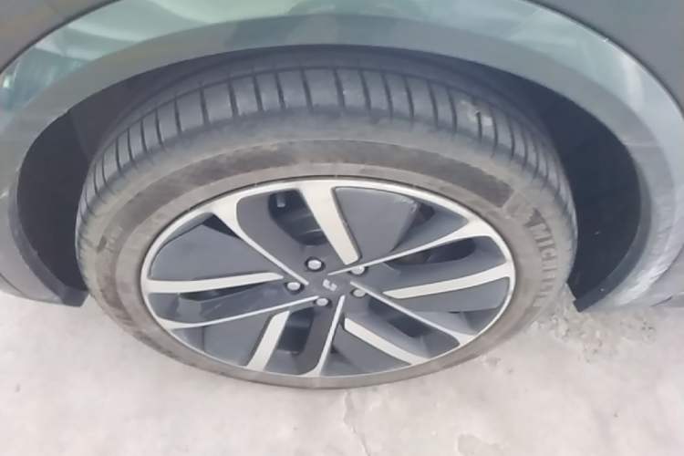 Used Li Auto L9 2022 Max model Left Front Wheel Hub
