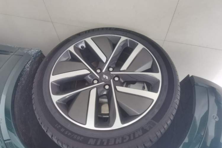 Used Li Auto L9 2022 Max model Left Front Wheel Hub
