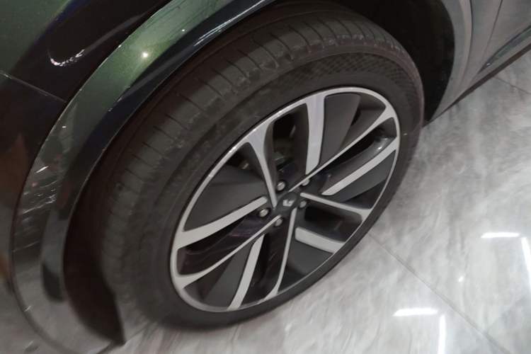 Used Li Auto L9 2022 Max model Left Front Wheel Hub